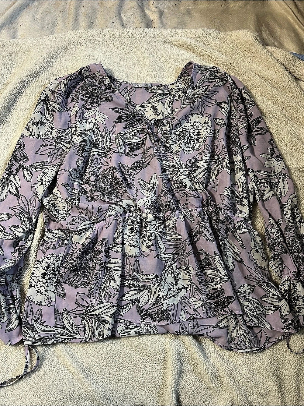 Dex Floral Blouse in Purple & White Size Medium